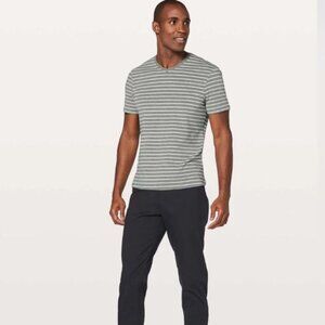 Lululemon 5  Year Basic V-Neck, size Medium